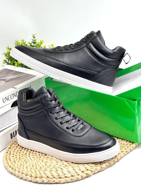 TIMBERLAND BLACK AND WHITE