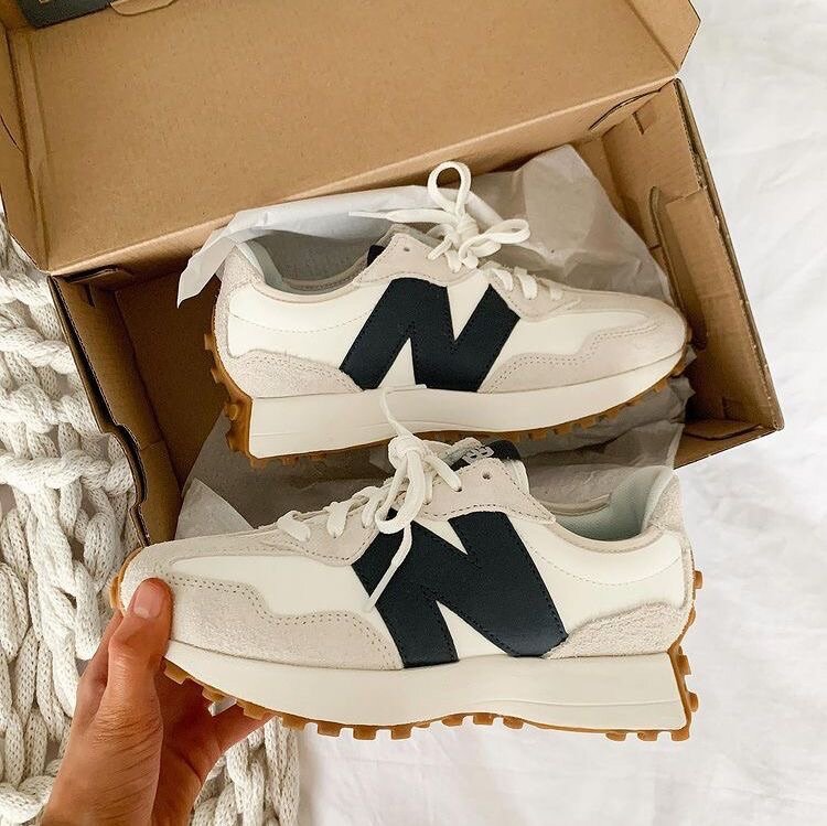 New Balance 327 Sneakers