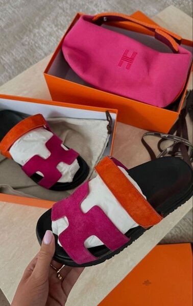 𝐇𝐞𝐫𝐦𝐬 𝐒𝐥𝐢𝐩𝐩𝐞𝐫𝐬 𝐅𝐫𝐞𝐬𝐡 𝐢𝐧 𝐛𝐨𝐱