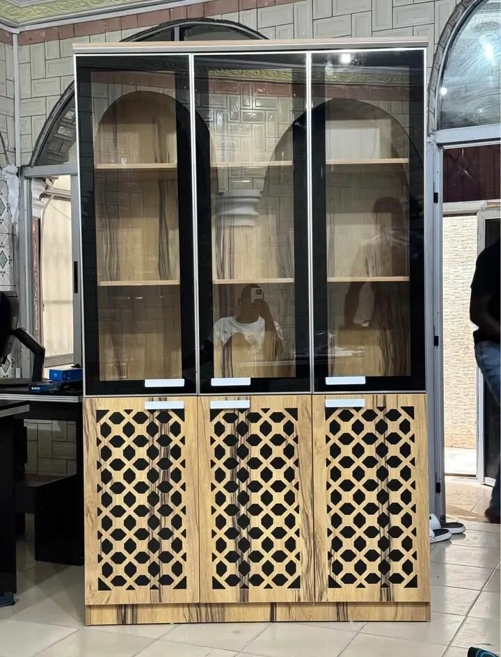 Vitrine en bois moderne