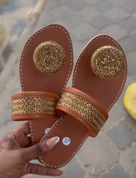 Sandales plates décoratives