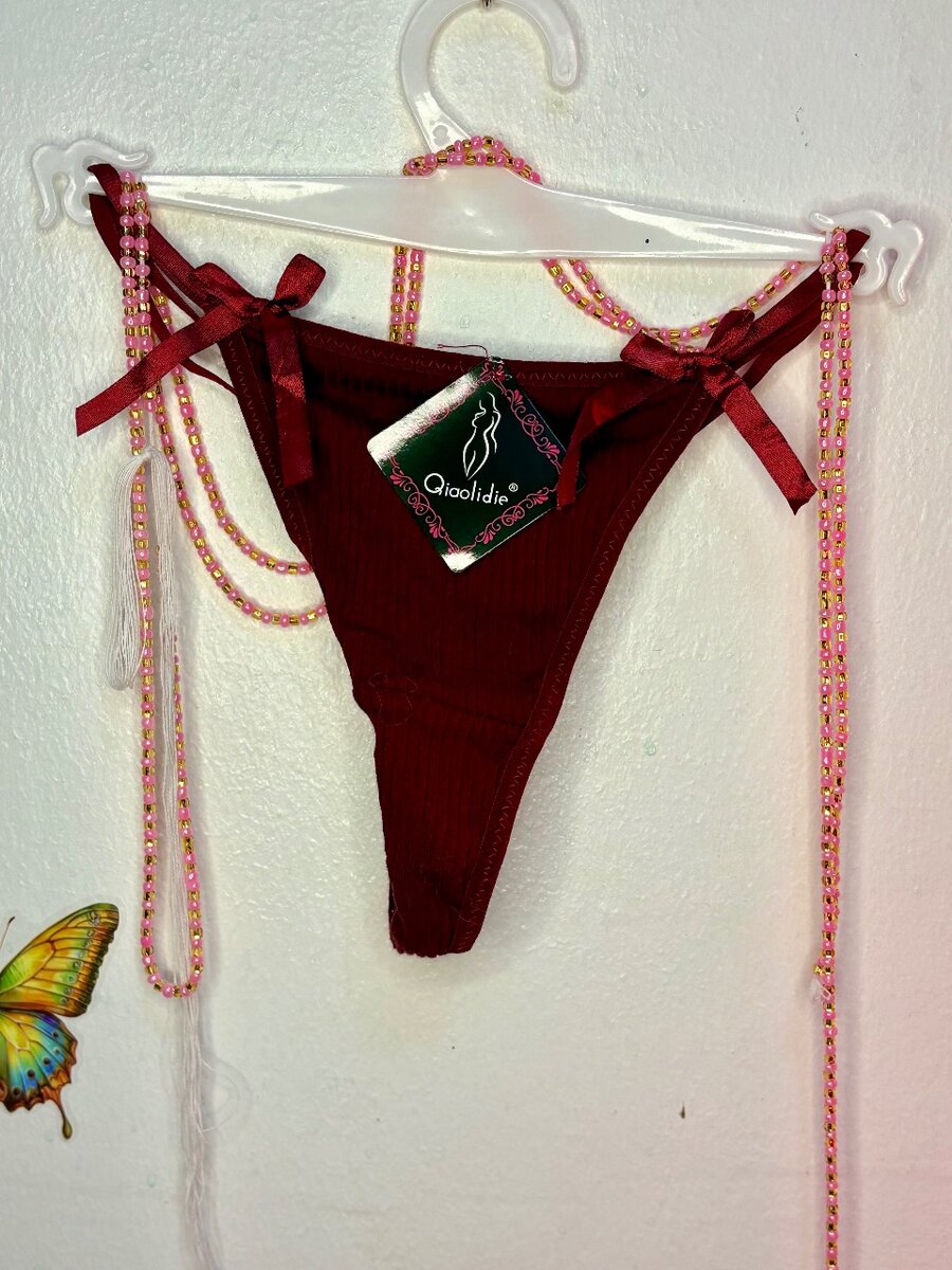 String de Luxe en Couleurs Vives