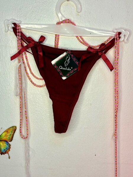 String de Luxe en Couleurs Vives