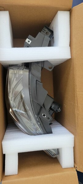 Phare AV Gauche CX 9