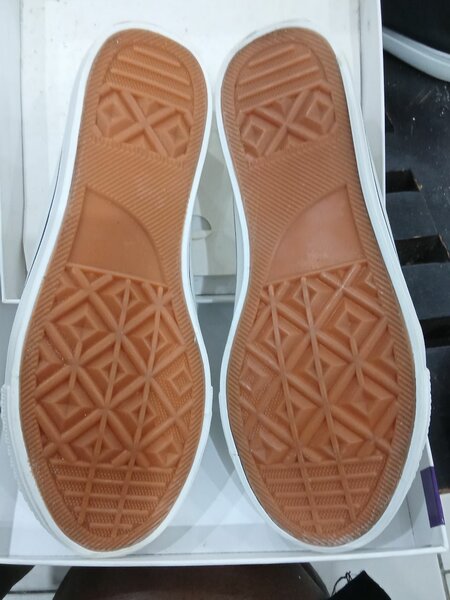 Baskets blanches à scratch