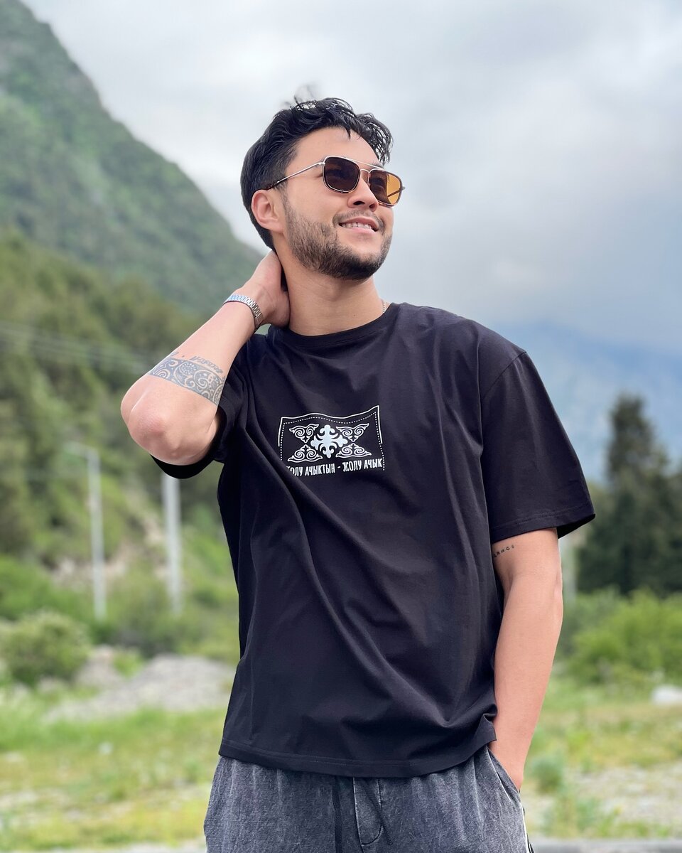 Футболка для мужчин черного цвета