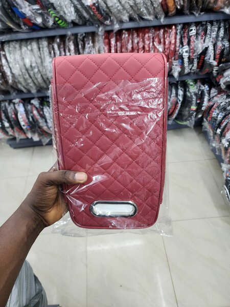 Protège accoudoir véhicule