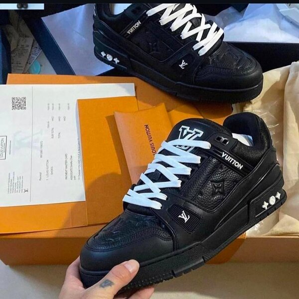 LOUIS VUITTON SNEAKER