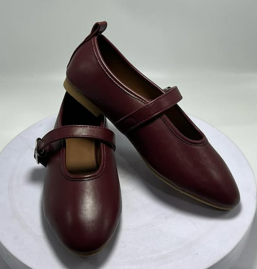 Балетки-это идеальное сочетание комфорта и элегантности. Легкие и стильные, они прекрасно дополняют любой образ, будь то повседневный или праздничный.❤️