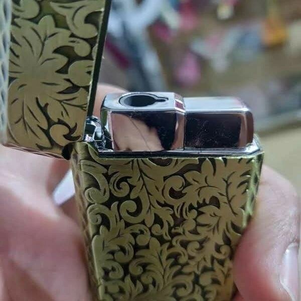 Vintage style metal lighters