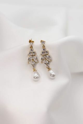 Artificial earrings