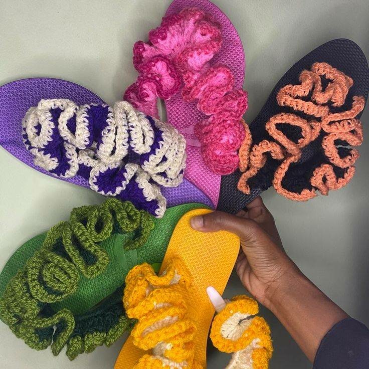 Tongs en crochet colorées