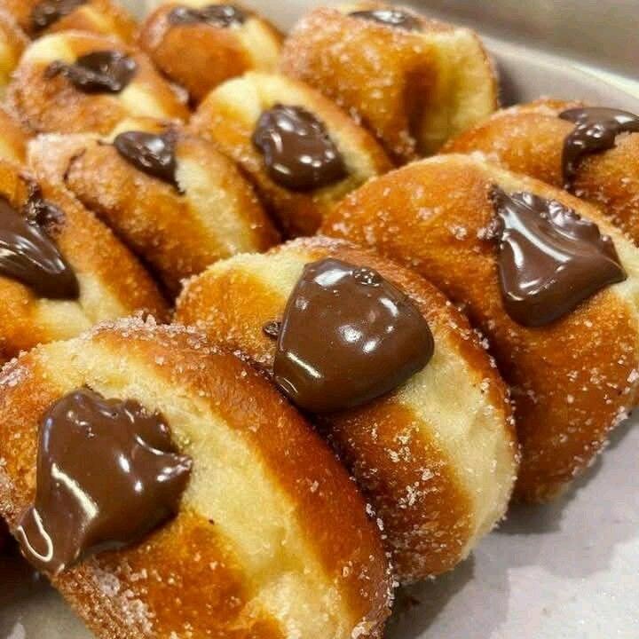 Donuts fourrés au chocolat