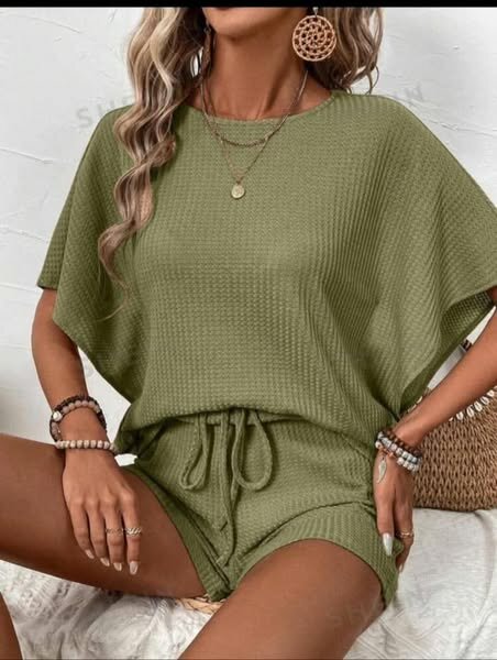 t-shirt et short deux pièces