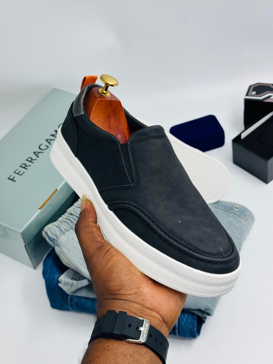 TIMBERLAND BLACK AND WHITE