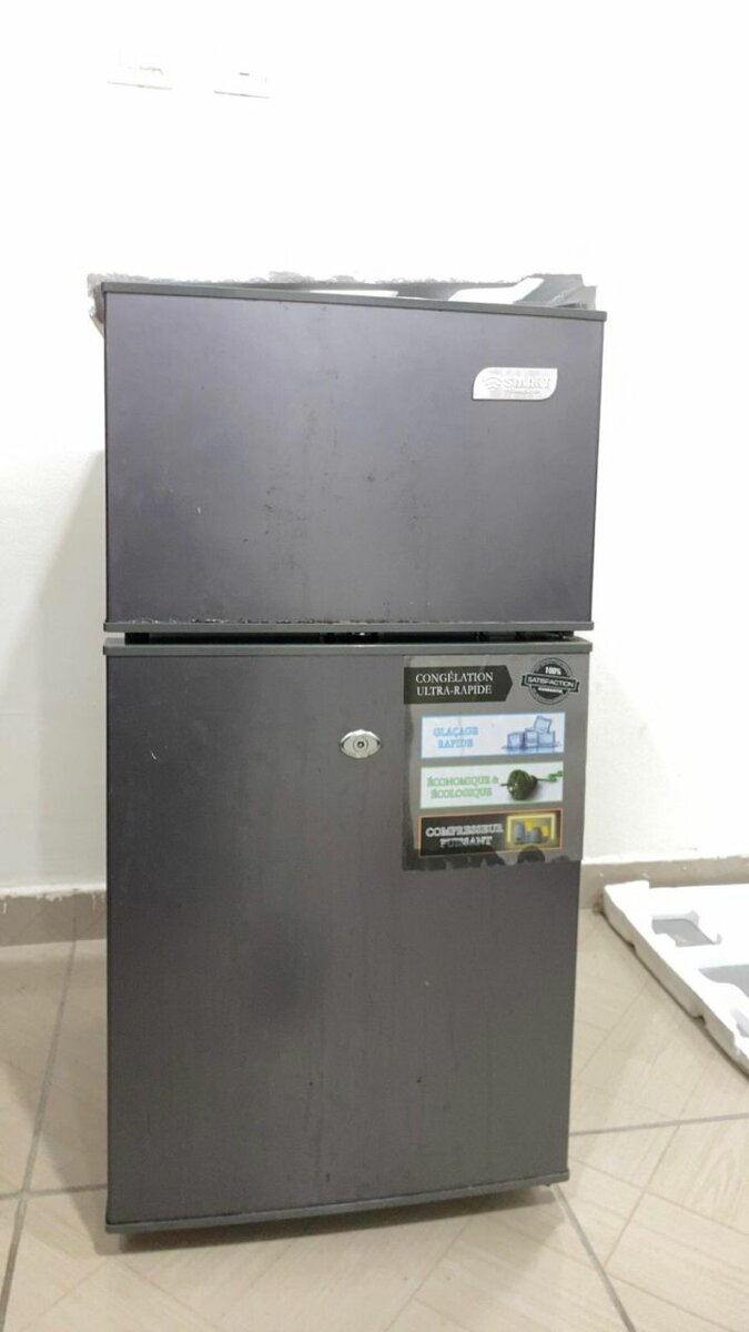 Réfrigérateur compact moderne