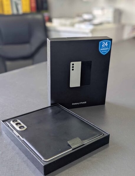Samsung Galaxy zfold 5G 256GB