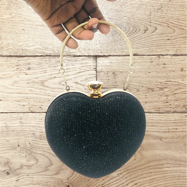 Heart-shaped clutch