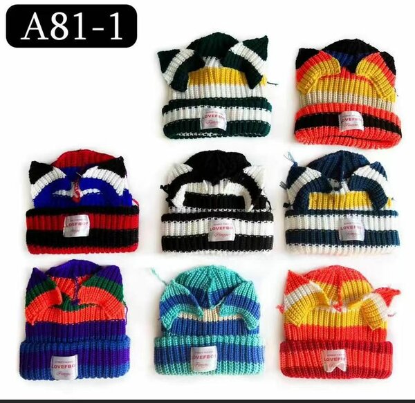 Chapeaux en tricot colorés