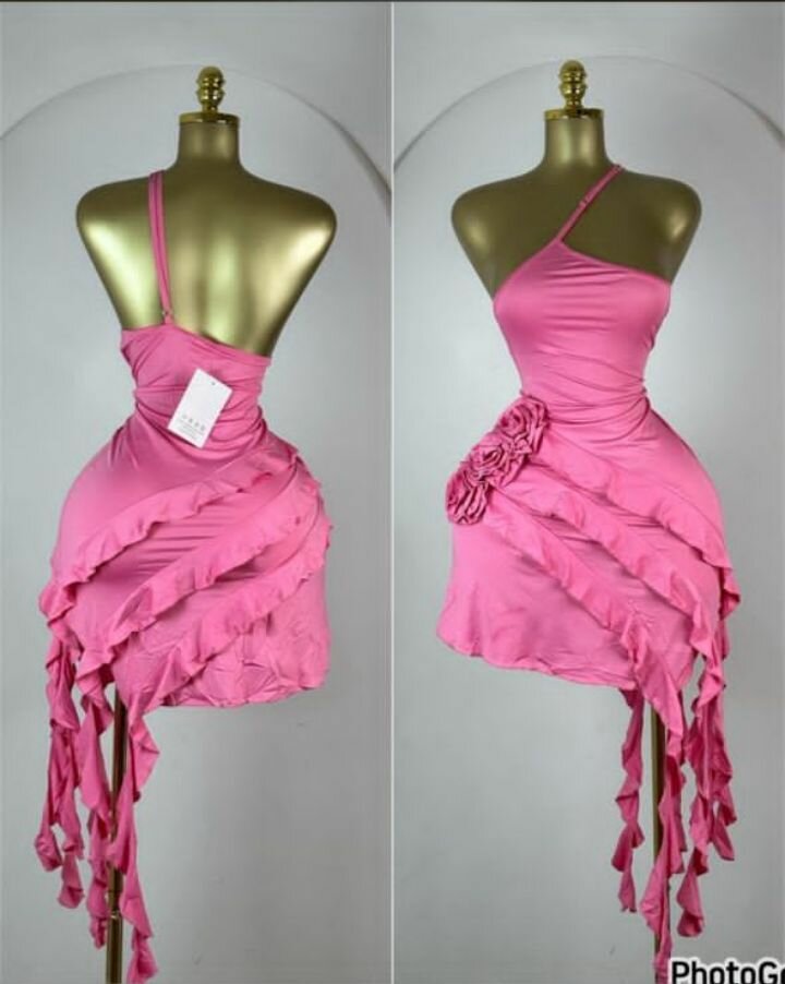 Robe élégante asymétrique