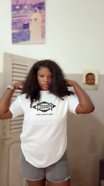 T-shirt et casquette