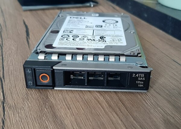 Disque Dur DELL 2,4TB SAS
