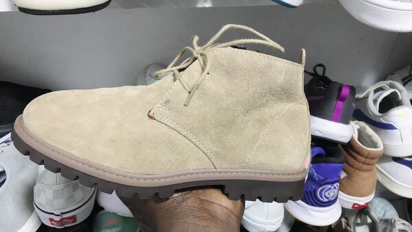 Boots en daim beige pour hommes