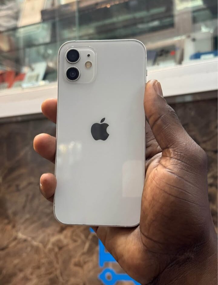 iPhone 12 blanc 64Go