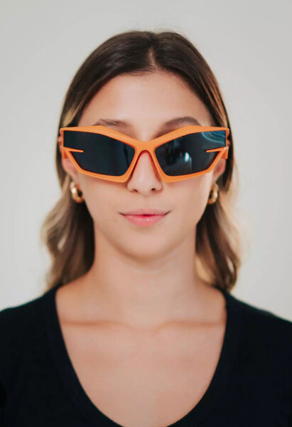 Lunettes de soleil futuristes