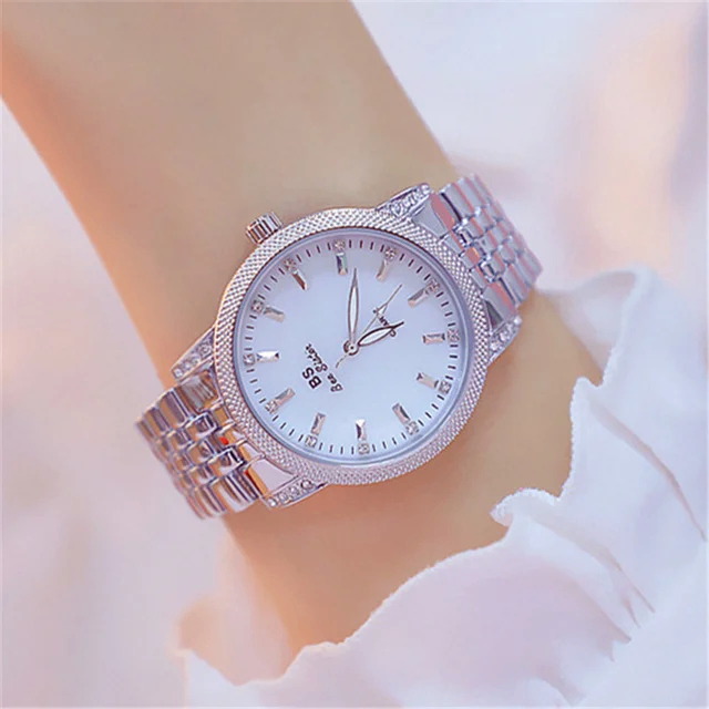 Montre élégante en acier inoxydable