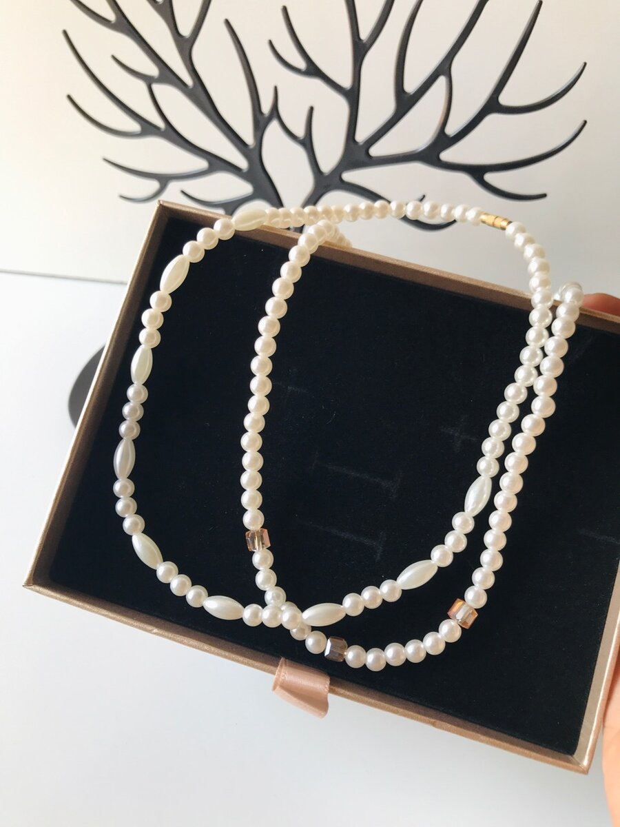 White pearl necklace