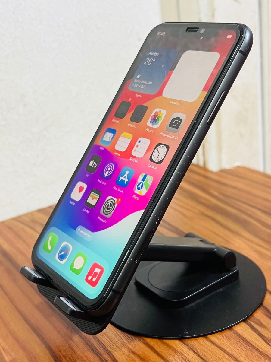 iPhone 11 64gb ( vendu o magasin avec reçu )