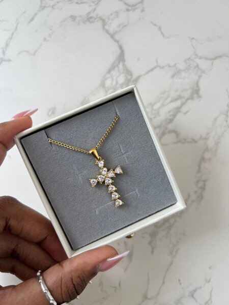 Chaîne croix dorée