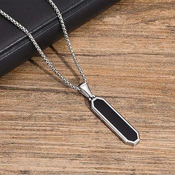 Collier pendentif noir élégant