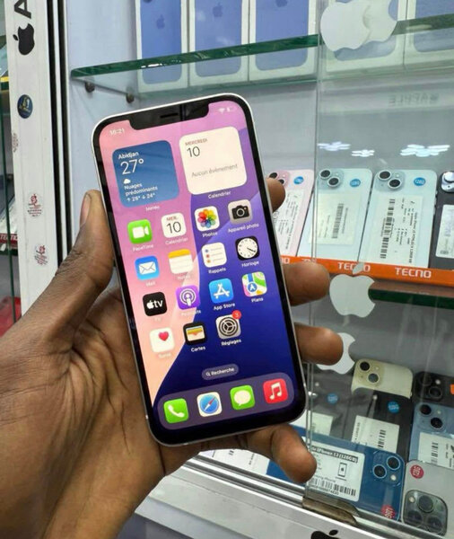 iPhone 14 simple blanc