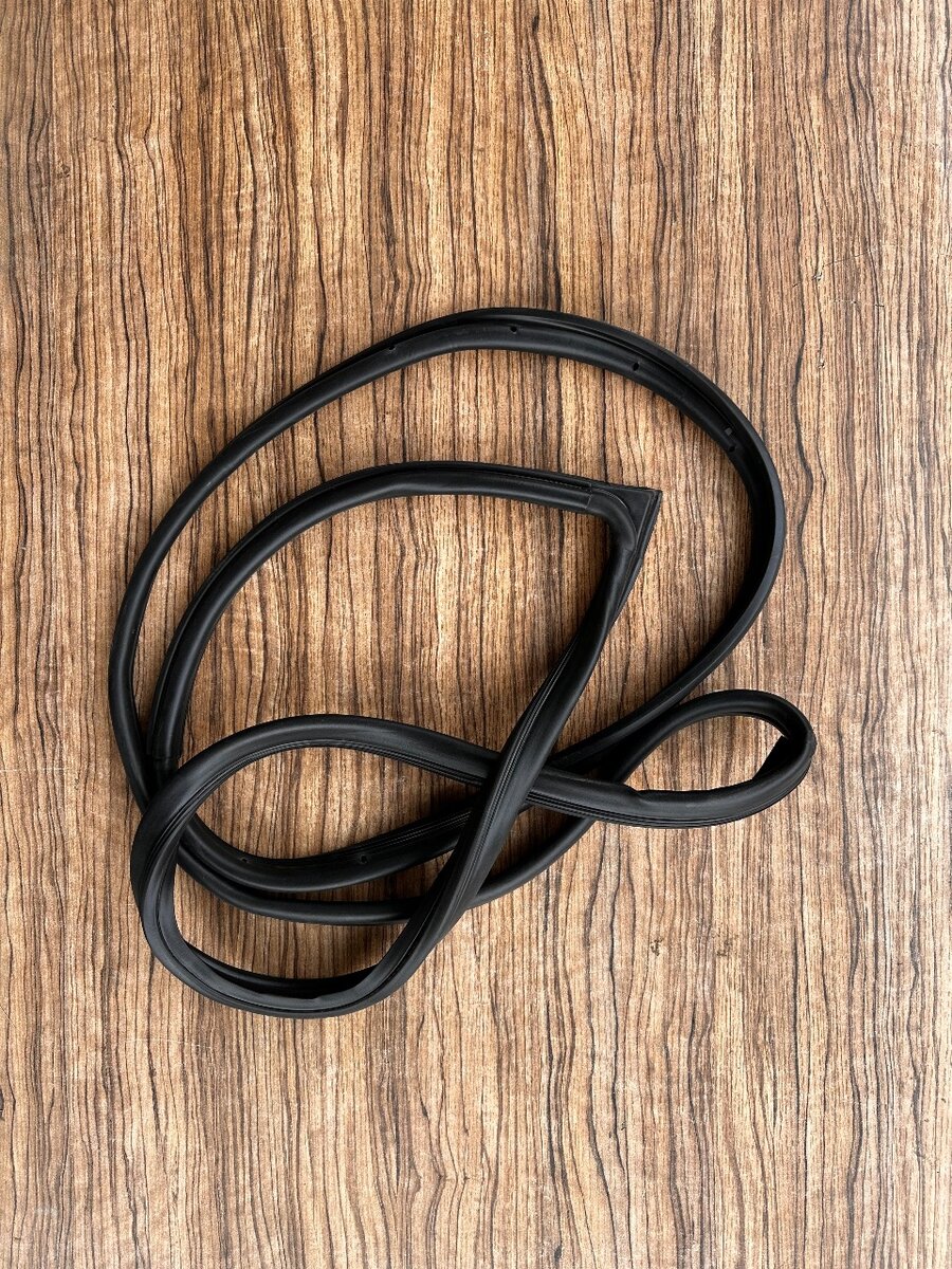 Уплотнители дверей передние Mercedes-Benz W210