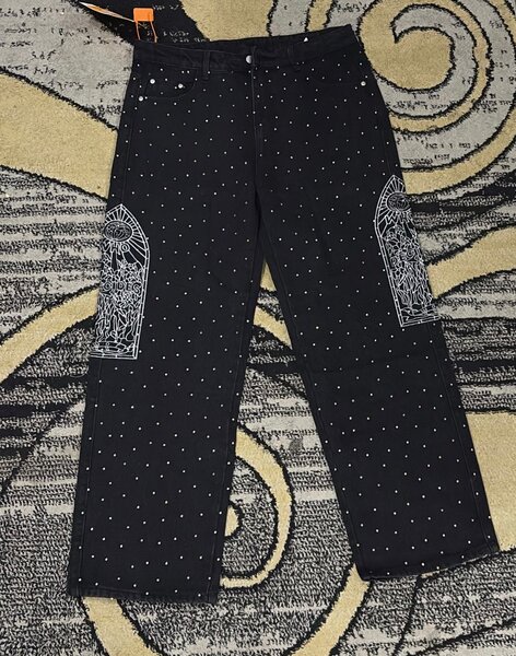 Pantalon noir brodé chic