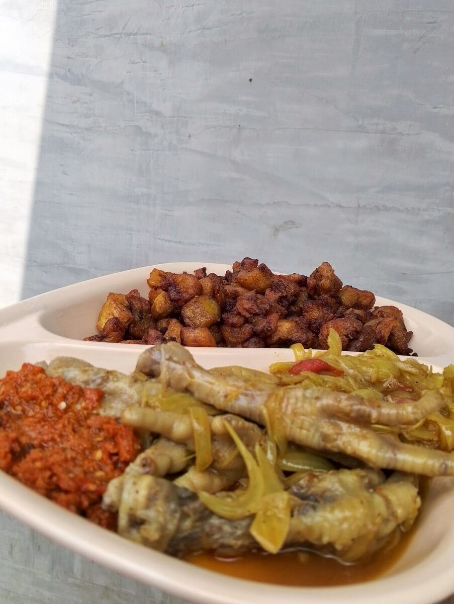 Alloco avec patte de poulet