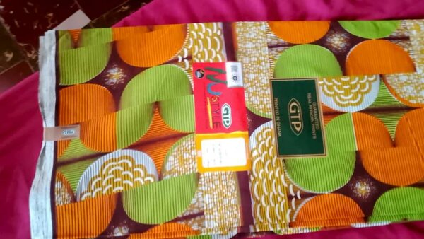 Tissu imprimé coloré GTP