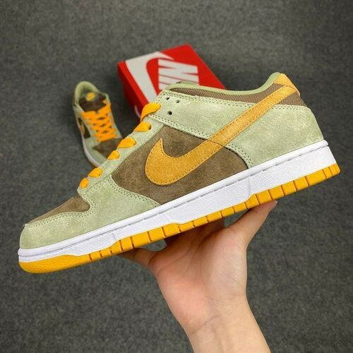 NIKE SB SNEAKER