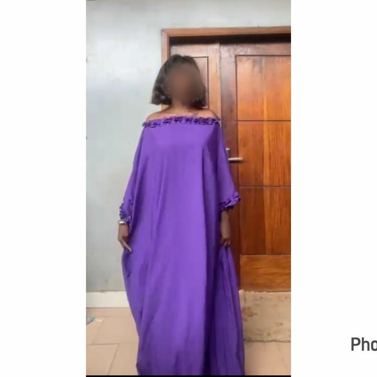 Robe élégante et foulard