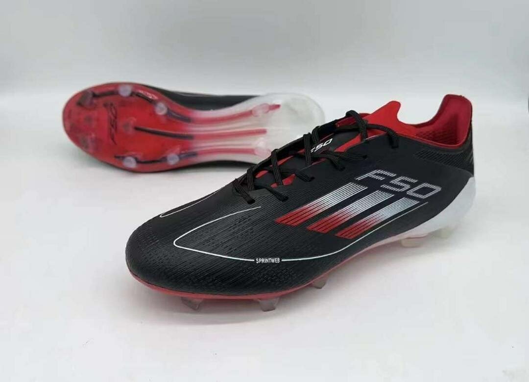 Crampons paire de margue adidas f50