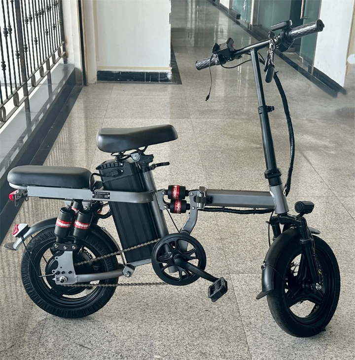 Vélo électrique pliable compact