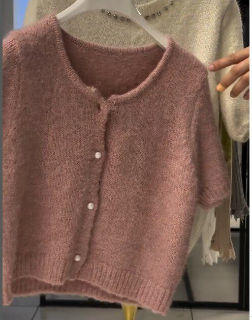 Кофта вязаная укороченная, цвет пыльная роза, на 3 пуговицах