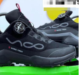 Men's running shoes in black