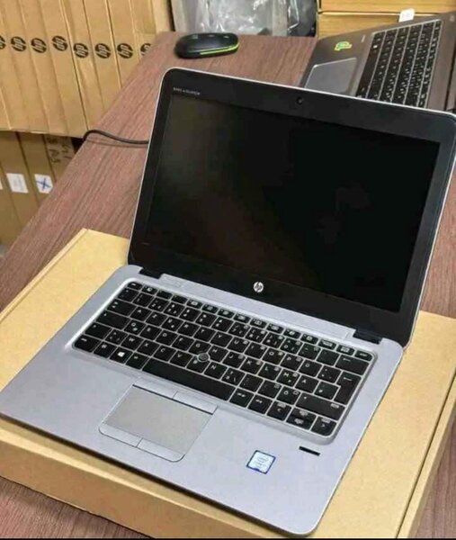 HP EliteBook 820 G3 CORE i3
