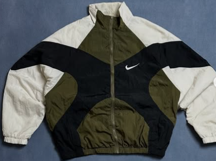 Nike windbreaker size: M