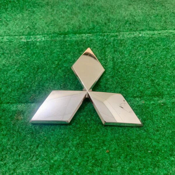 Pack of 1 Mistubushi Lance Front grill Emblem