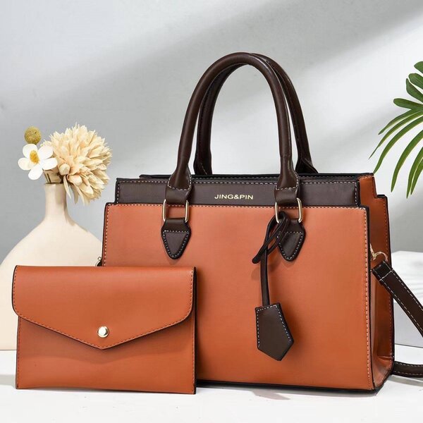 Sac à main élégant avec pochette