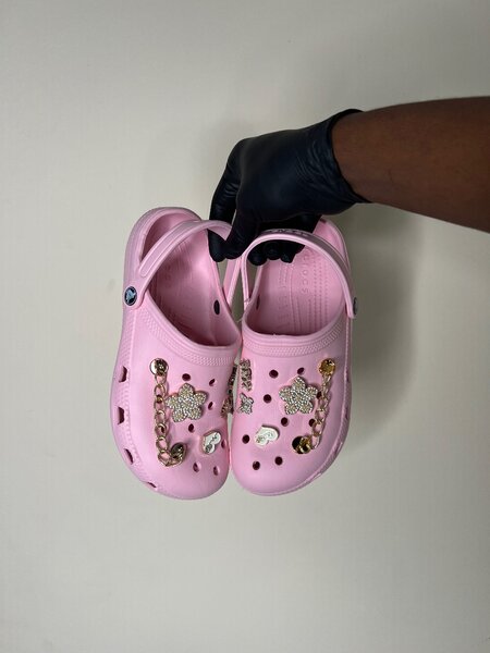 Crocs rose